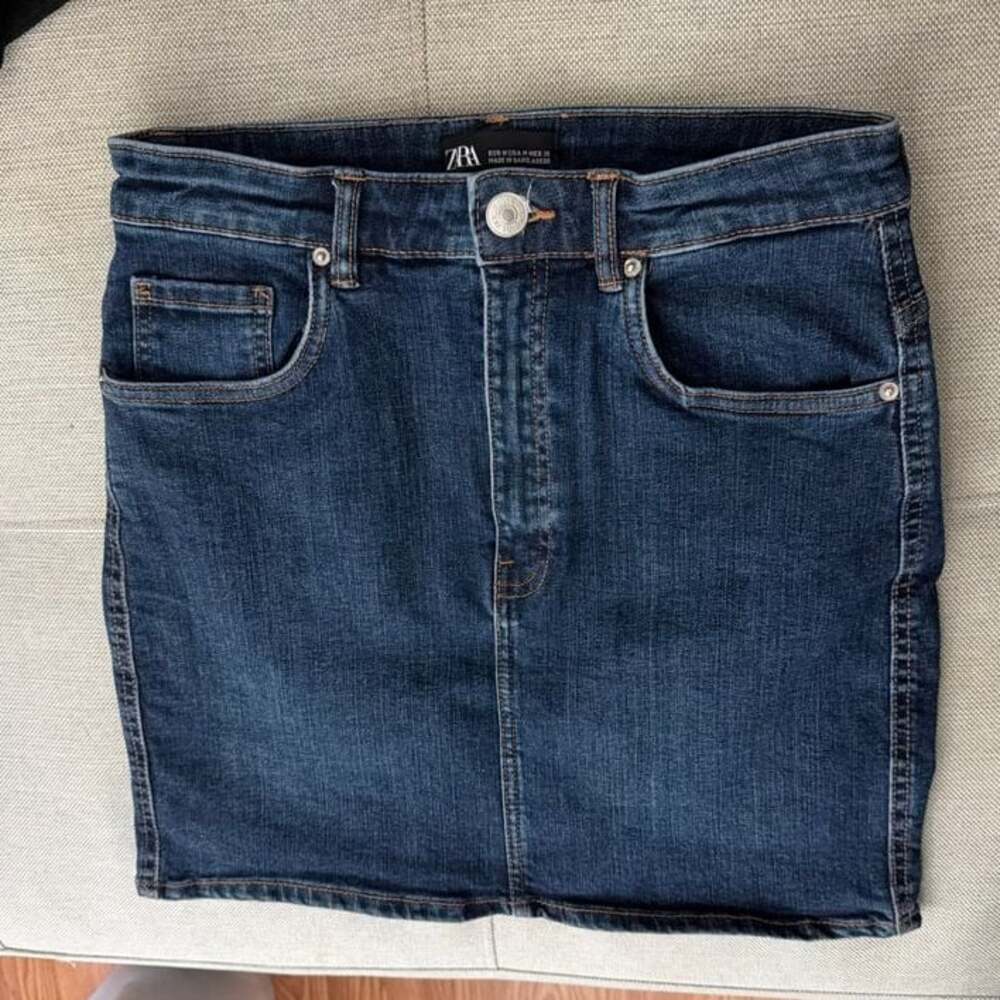 Zara Women's Dark Wash Denim Skirt with Contrast Stitching